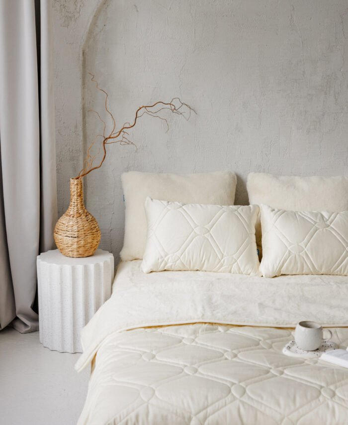 Dvipusė satino ir merino vilnos antklodė, 200x200cm