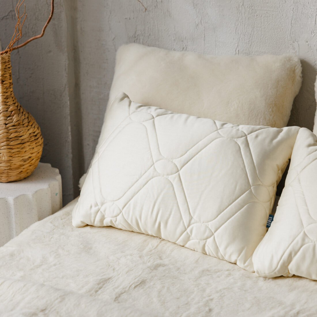 Satino pagalvė su merino vilnos kamšalu, 50x60cm