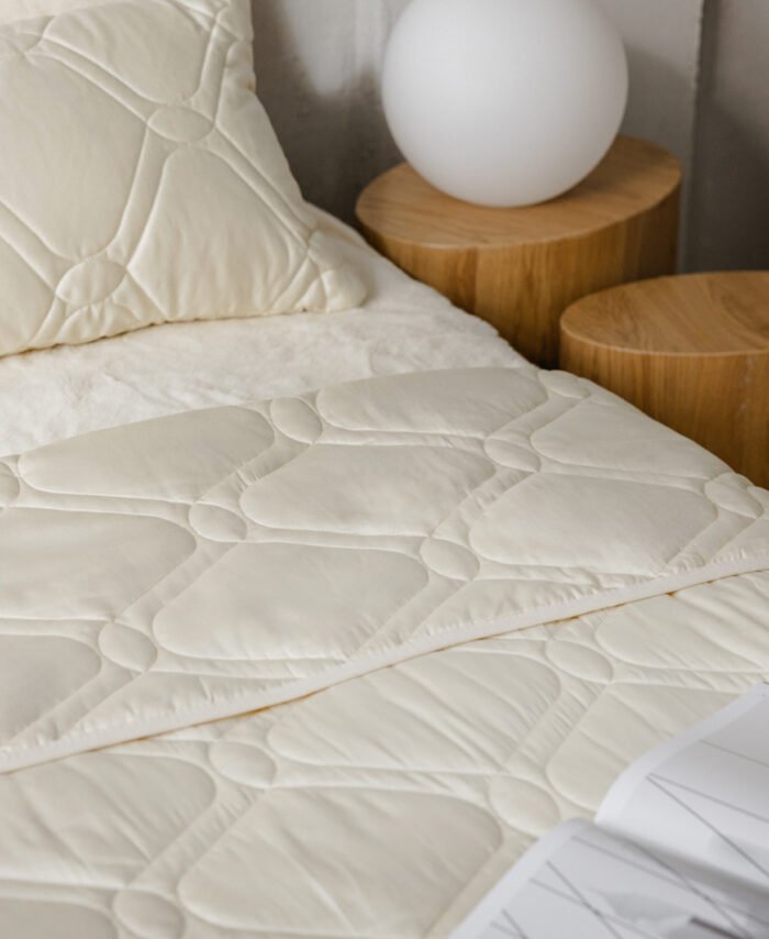 Satino antklodė su merino vilnos kamšalu, 140x200cm